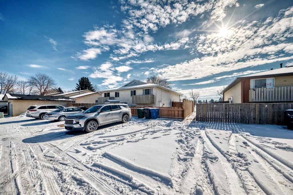 33 Meadowlark Boulevard North, Lethbridge, AB - Outdoor