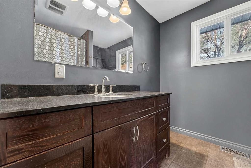 7705 24 Avenue, Coleman, AB - Indoor