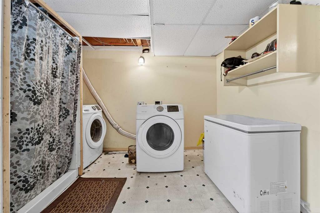 7705 24 Avenue, Coleman, AB - Indoor Photo Showing Laundry Room