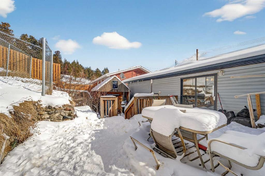 7705 24 Avenue, Coleman, AB - Outdoor