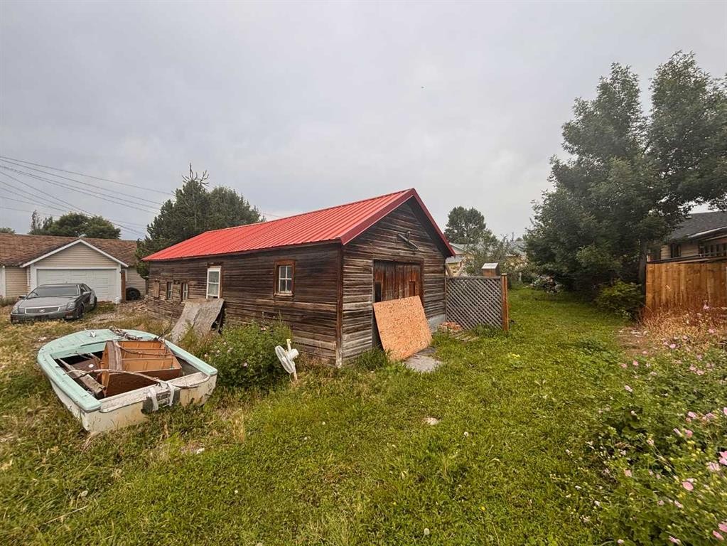 331 50 Avenue, Claresholm, AB - Outdoor