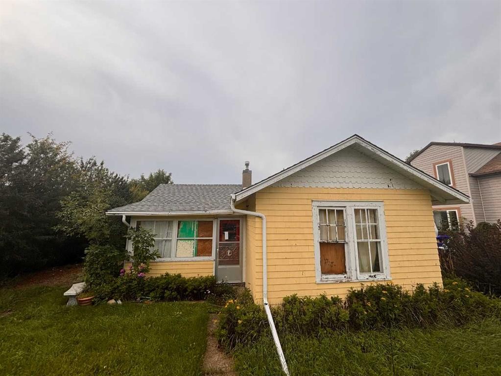 331 50 Avenue, Claresholm, AB - Outdoor