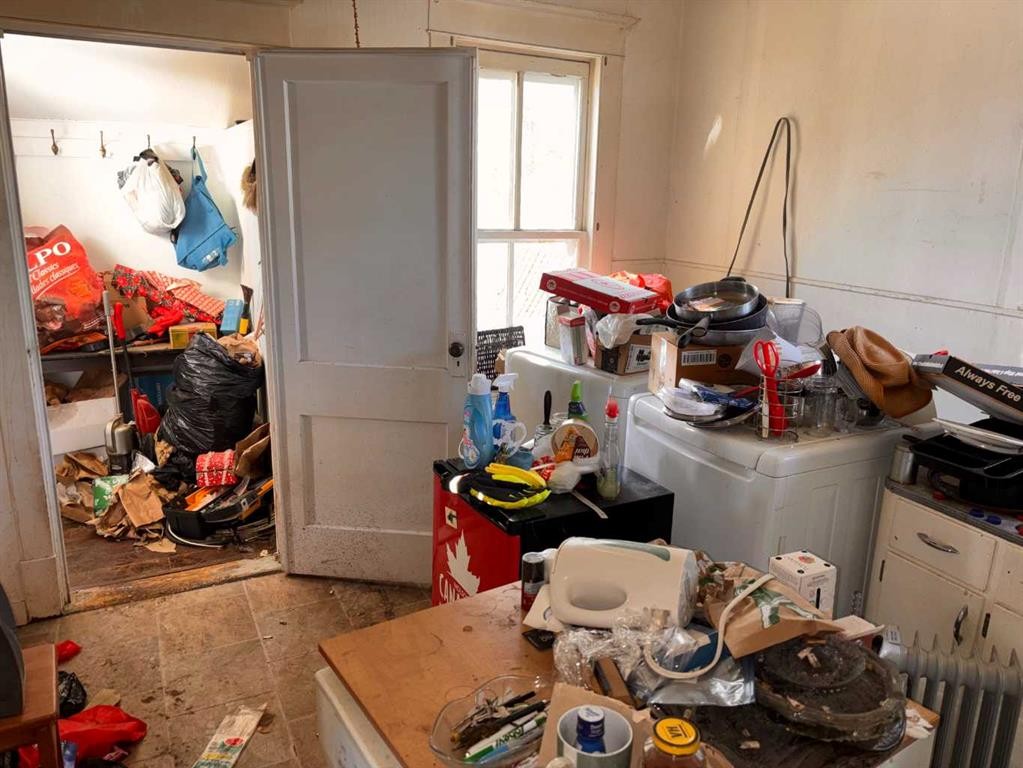 331 50 Avenue, Claresholm, AB - Indoor Photo Showing Other Room