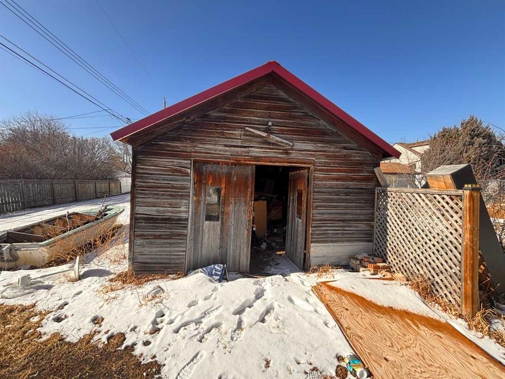 331 50 Avenue, Claresholm, AB - Outdoor With Exterior