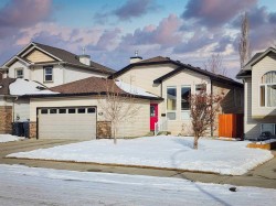 52 Squamish Crescent WEST Lethbridge, AB T1J 7Y9