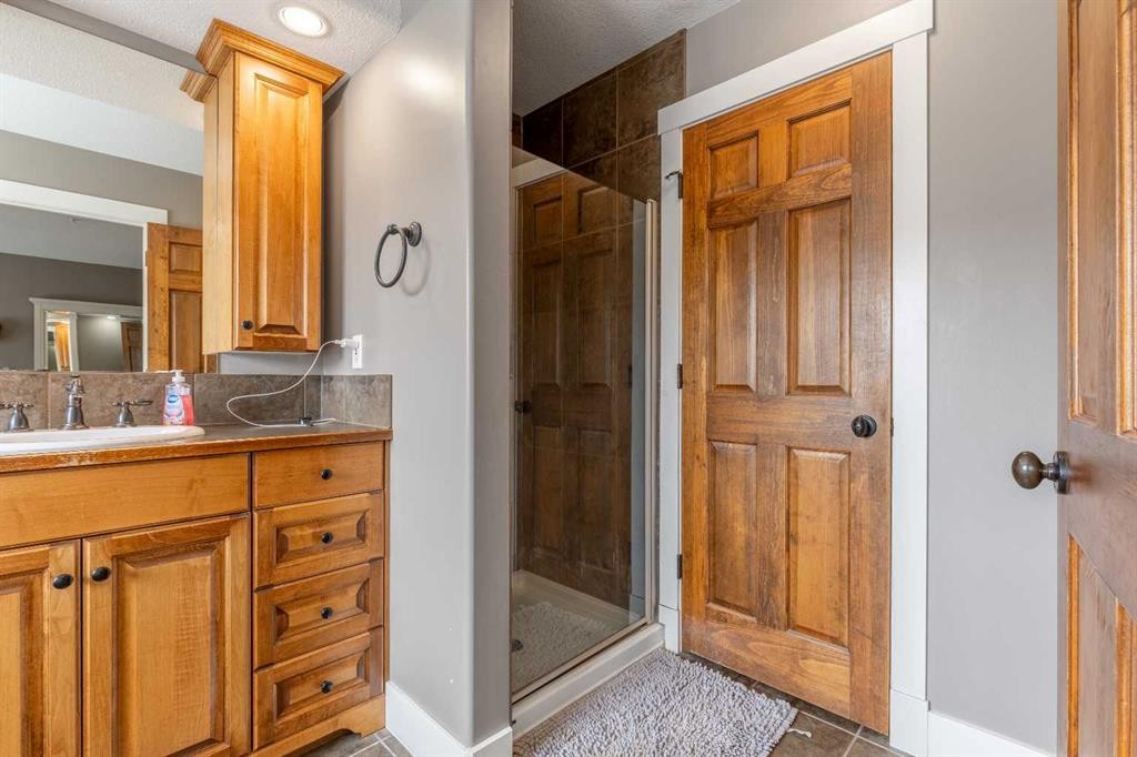 4-369 Canyon Boulevard West, Lethbridge, AB - Indoor