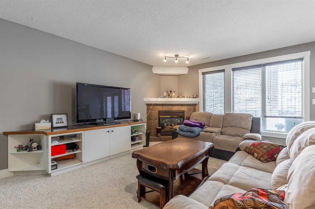 4-369 Canyon Boulevard West, Lethbridge, AB - Indoor Photo Showing Living Room With Fireplace