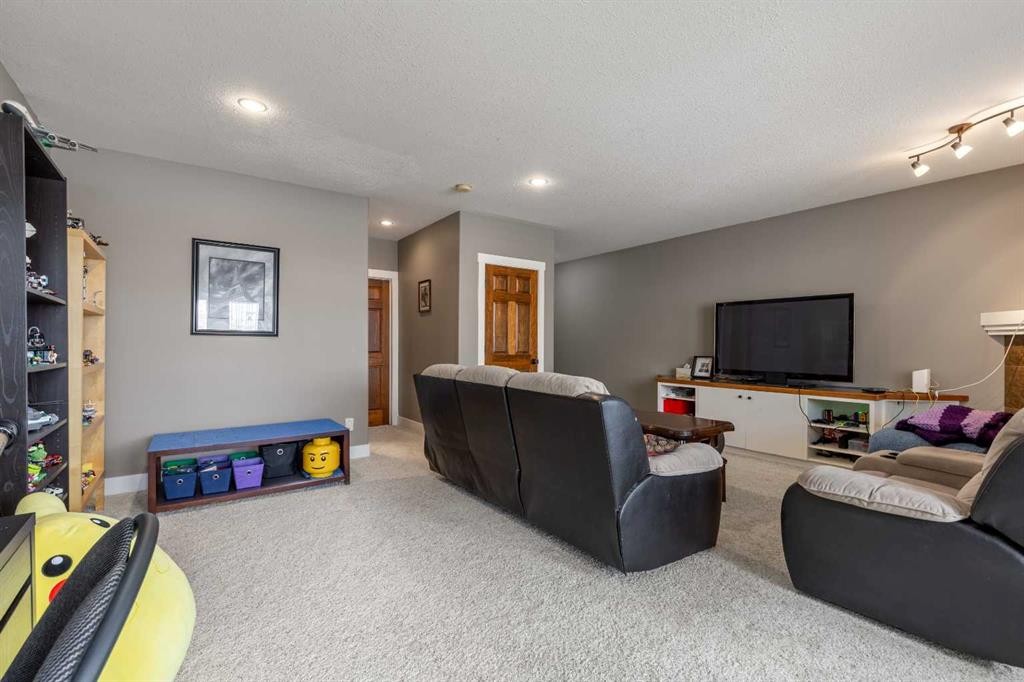 4-369 Canyon Boulevard West, Lethbridge, AB - Indoor