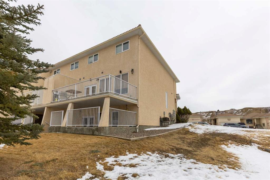 4-369 Canyon Boulevard West, Lethbridge, AB - Outdoor