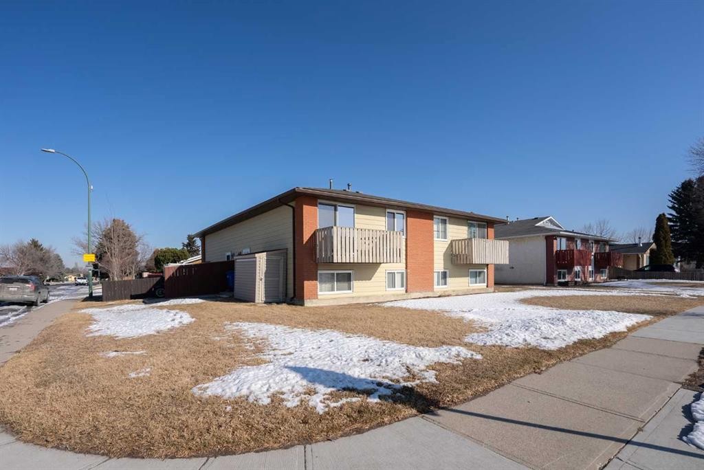 2-29 Meadowlark Boulevard North, Lethbridge, AB - Outdoor