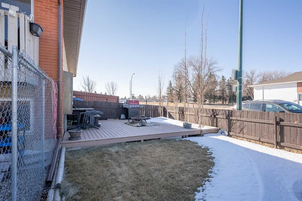 2-29 Meadowlark Boulevard North, Lethbridge, AB - Outdoor With Exterior