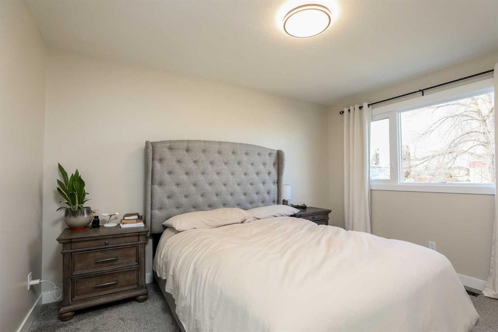 4803 59 Avenue, Taber, AB - Indoor Photo Showing Bedroom