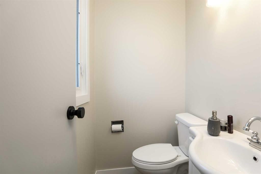 4803 59 Avenue, Taber, AB - Indoor Photo Showing Bathroom