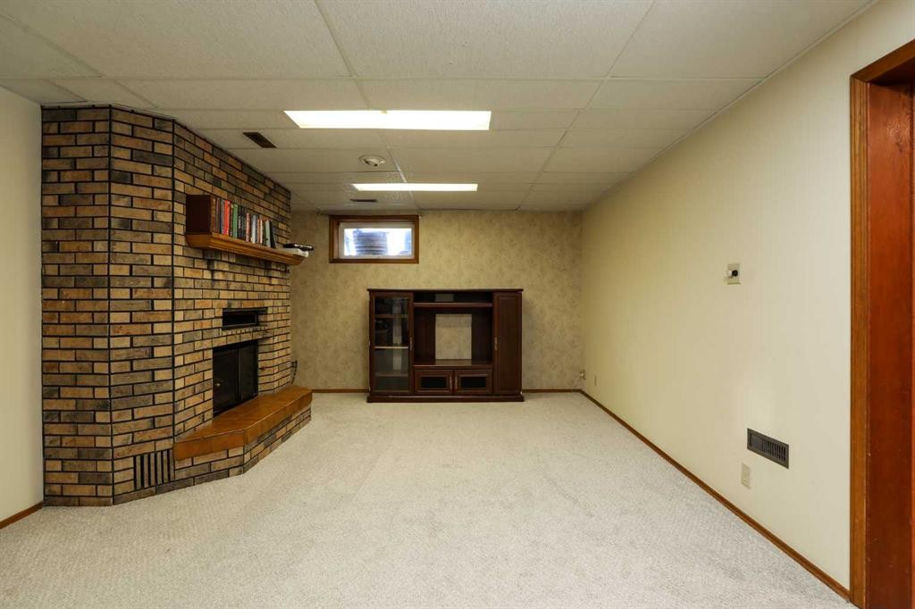 4803 59 Avenue, Taber, AB - Indoor With Fireplace