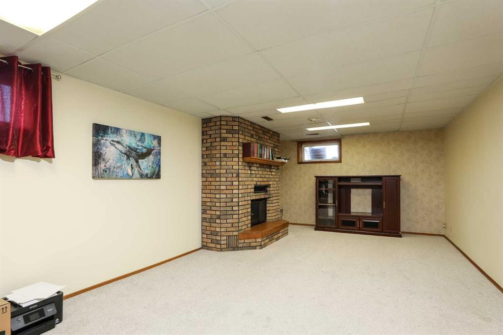 4803 59 Avenue, Taber, AB - Indoor With Fireplace