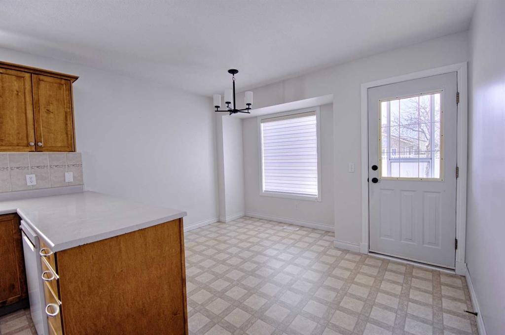 4912 41 St, Taber, AB - Indoor