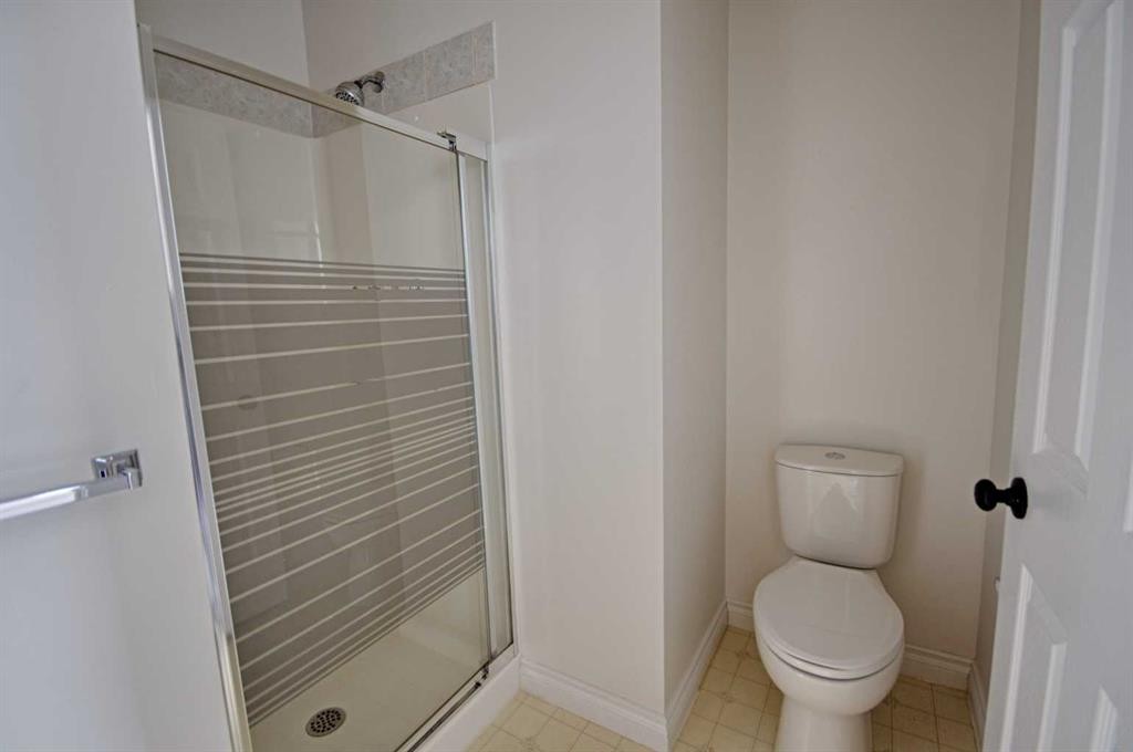 4912 41 St, Taber, AB - Indoor Photo Showing Bathroom