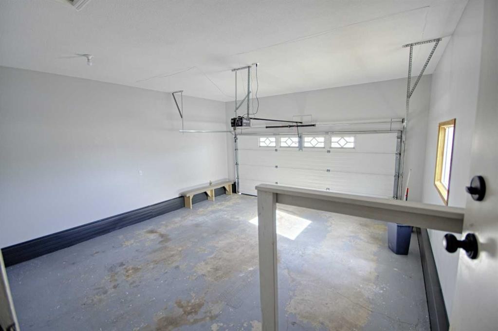 4912 41 St, Taber, AB - Indoor Photo Showing Garage