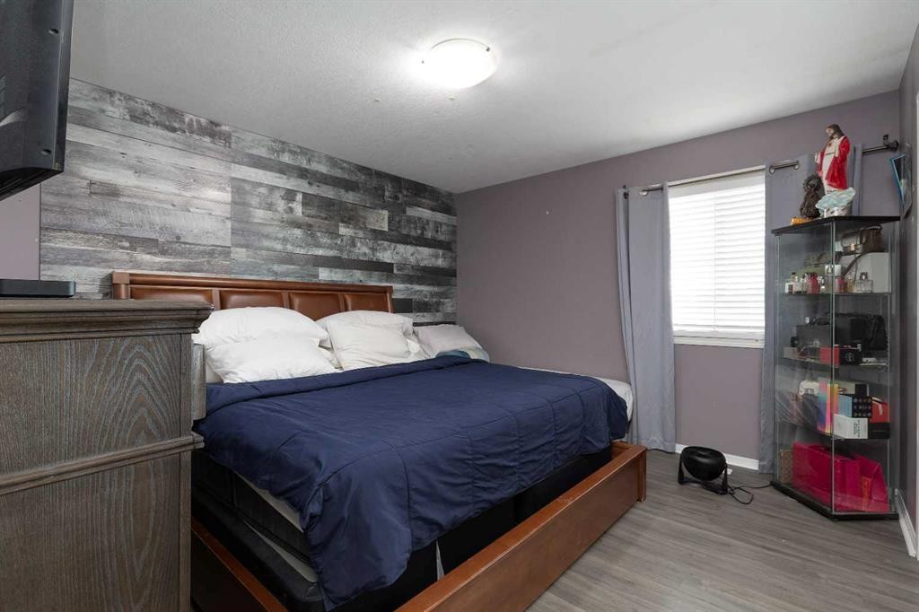 10-545 Highlands Boulevard West, Lethbridge, AB - Indoor Photo Showing Bedroom