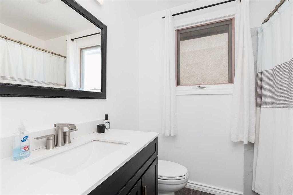 93 Simon Fraser Boulevard West, Lethbridge, AB