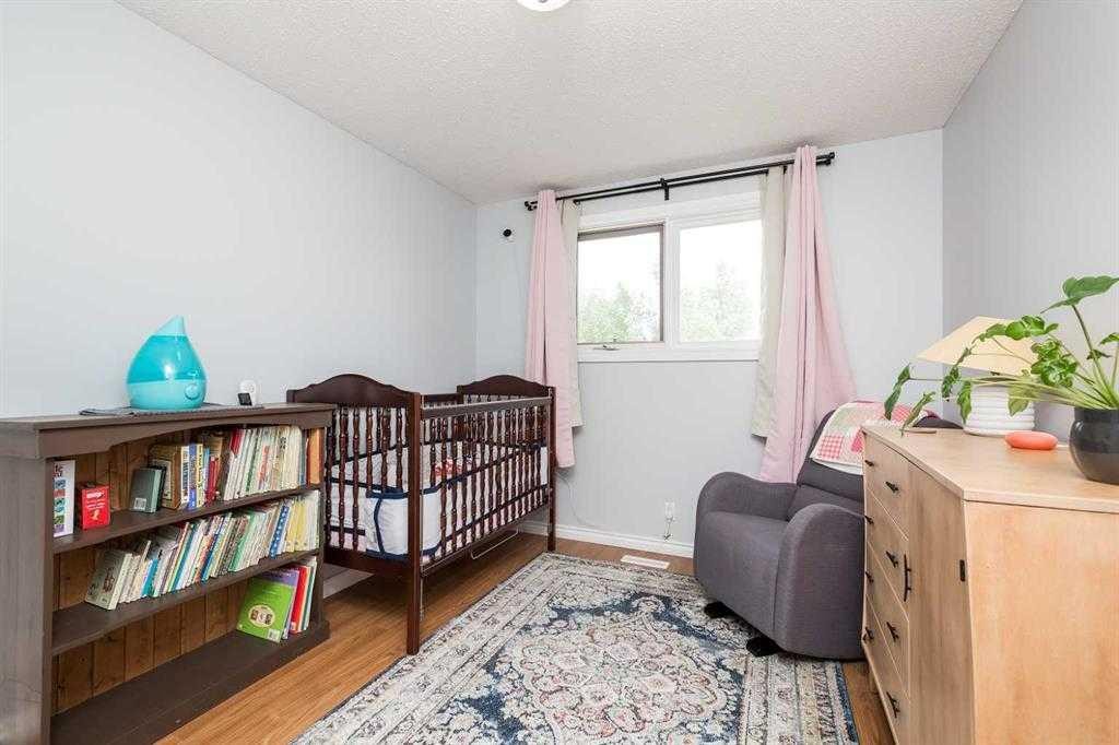 93 Simon Fraser Boulevard West, Lethbridge, AB