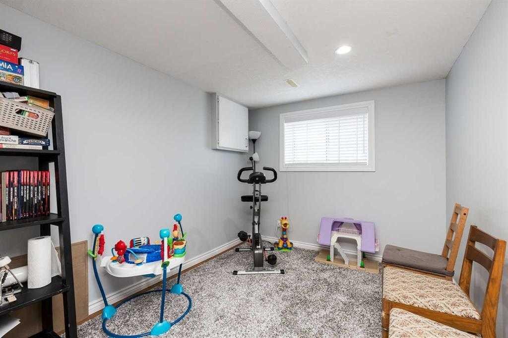 93 Simon Fraser Boulevard West, Lethbridge, AB