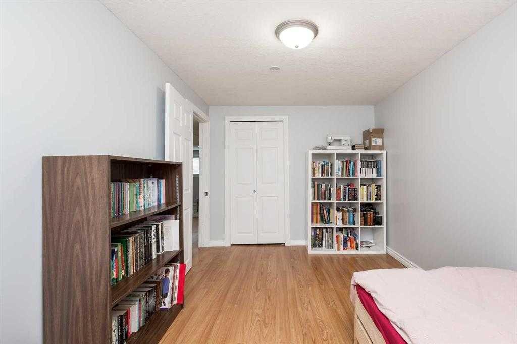 93 Simon Fraser Boulevard West, Lethbridge, AB