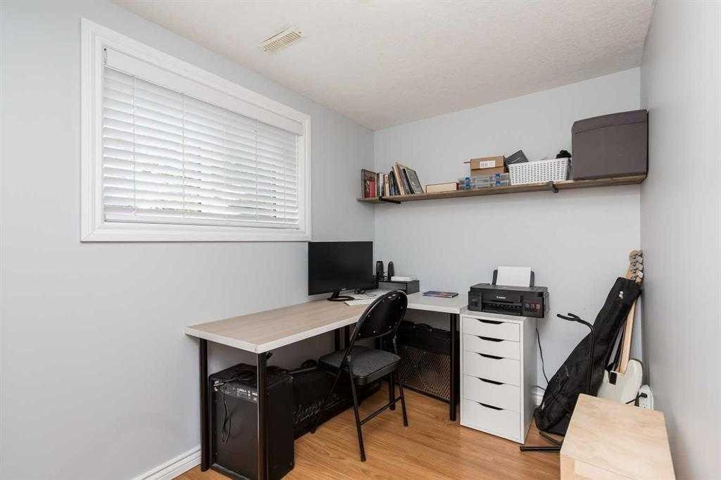 93 Simon Fraser Boulevard West, Lethbridge, AB