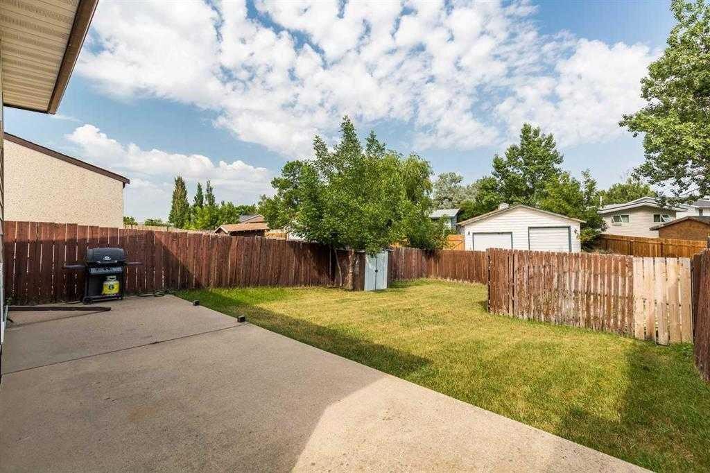 93 Simon Fraser Boulevard West, Lethbridge, AB