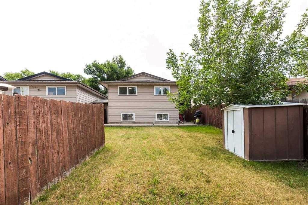 93 Simon Fraser Boulevard West, Lethbridge, AB