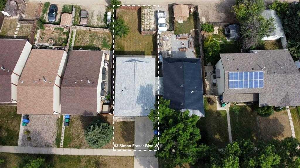 93 Simon Fraser Boulevard West, Lethbridge, AB