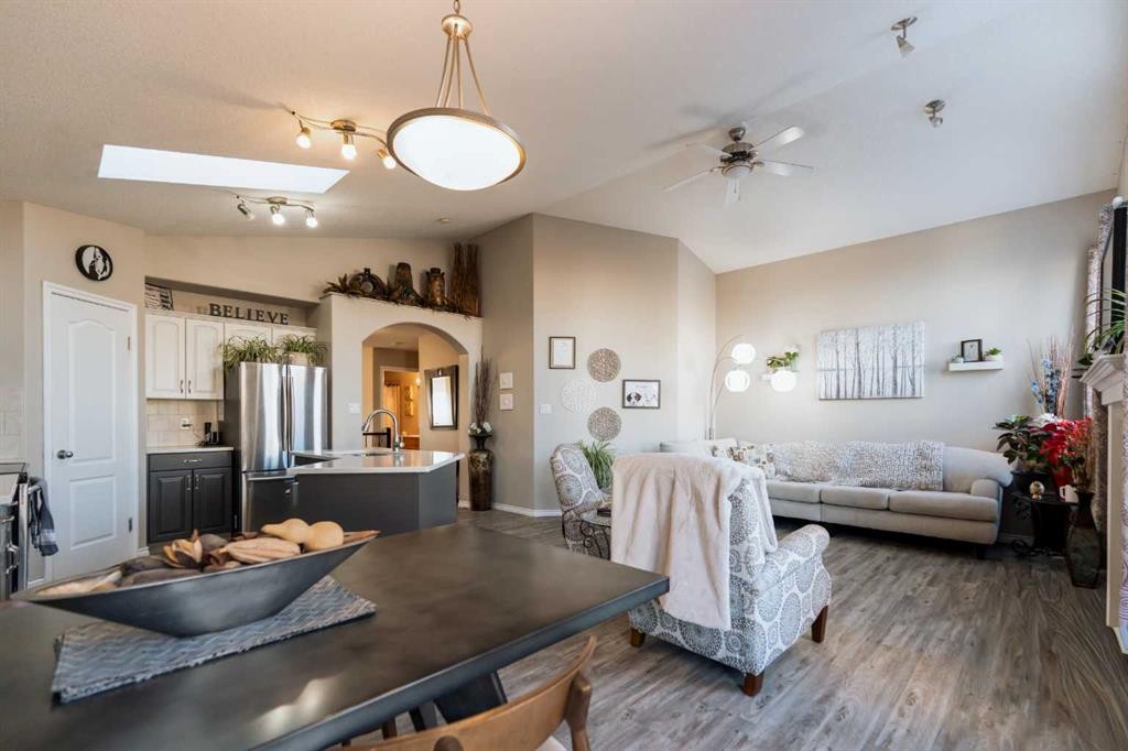 65 Heritage Circle West, Lethbridge, AB - Indoor