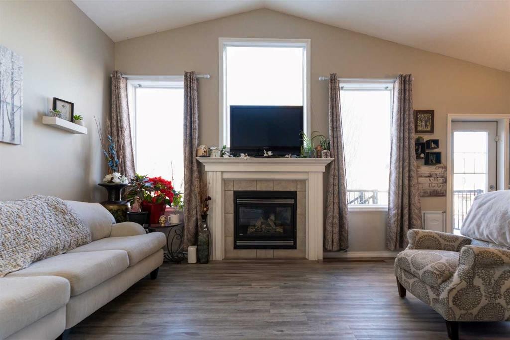 65 Heritage Circle West, Lethbridge, AB - Indoor Photo Showing Living Room With Fireplace