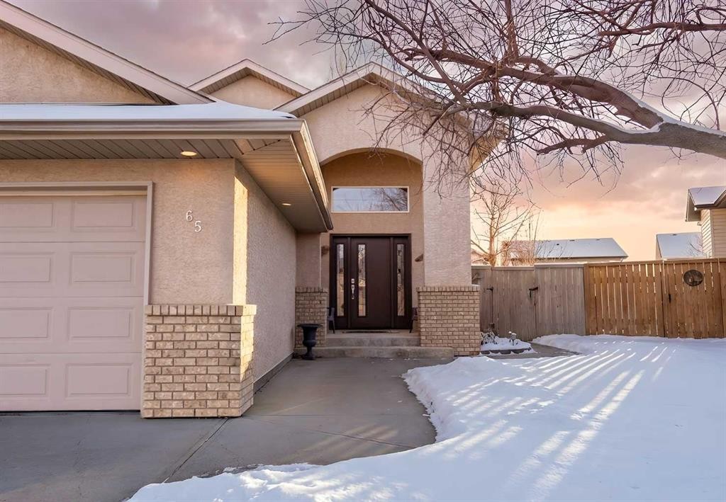 65 Heritage Circle West, Lethbridge, AB - Outdoor