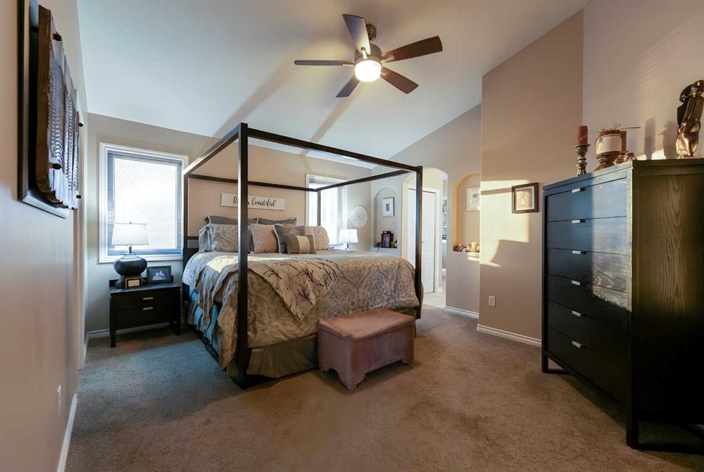 65 Heritage Circle West, Lethbridge, AB - Indoor Photo Showing Bedroom