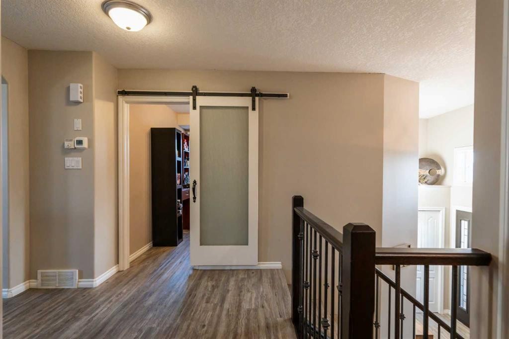 65 Heritage Circle West, Lethbridge, AB - Indoor Photo Showing Other Room