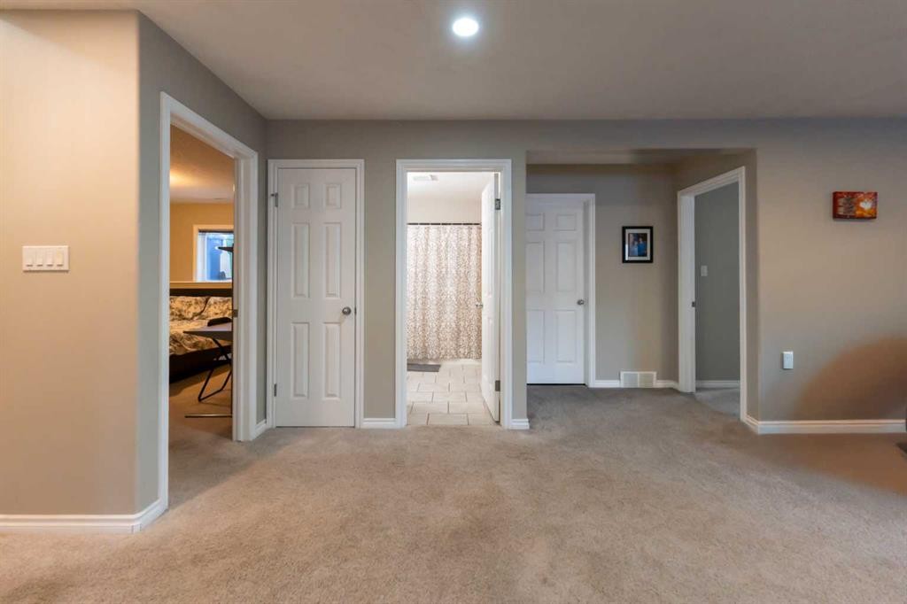 65 Heritage Circle West, Lethbridge, AB - Indoor Photo Showing Other Room