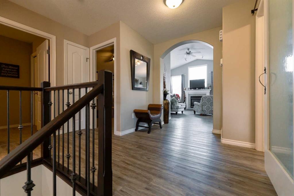 65 Heritage Circle West, Lethbridge, AB - Indoor Photo Showing Other Room