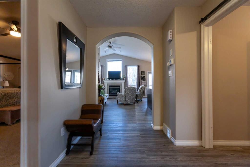 65 Heritage Circle West, Lethbridge, AB - Indoor Photo Showing Other Room