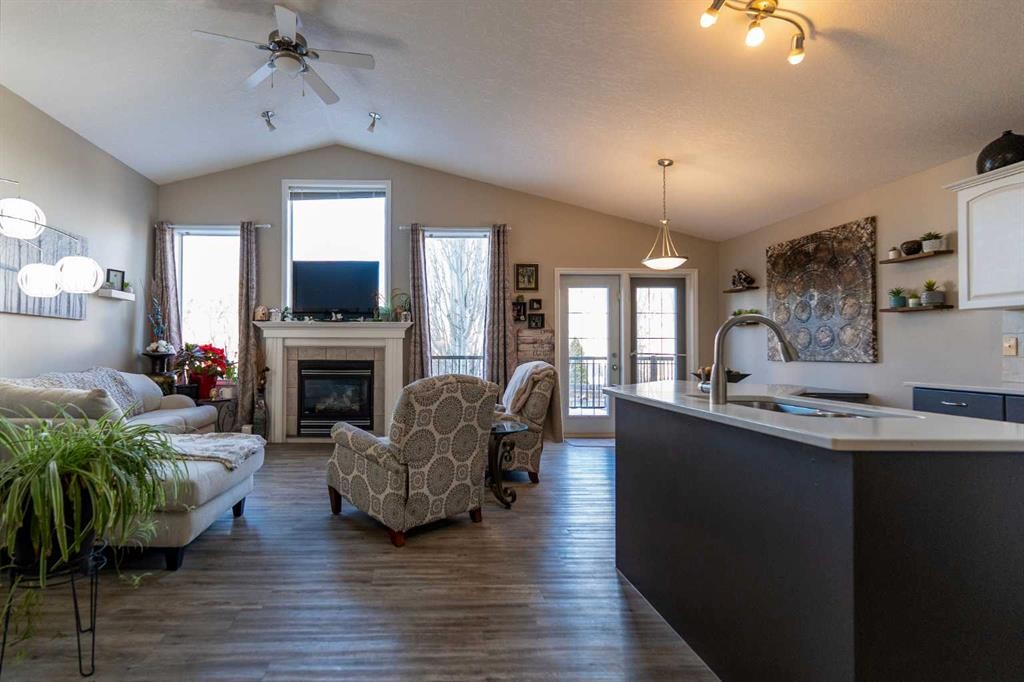 65 Heritage Circle West, Lethbridge, AB - Indoor With Fireplace