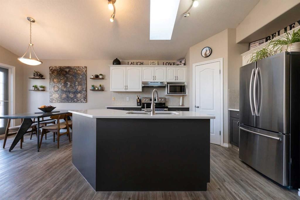 65 Heritage Circle West, Lethbridge, AB - Indoor Photo Showing Kitchen With Double Sink