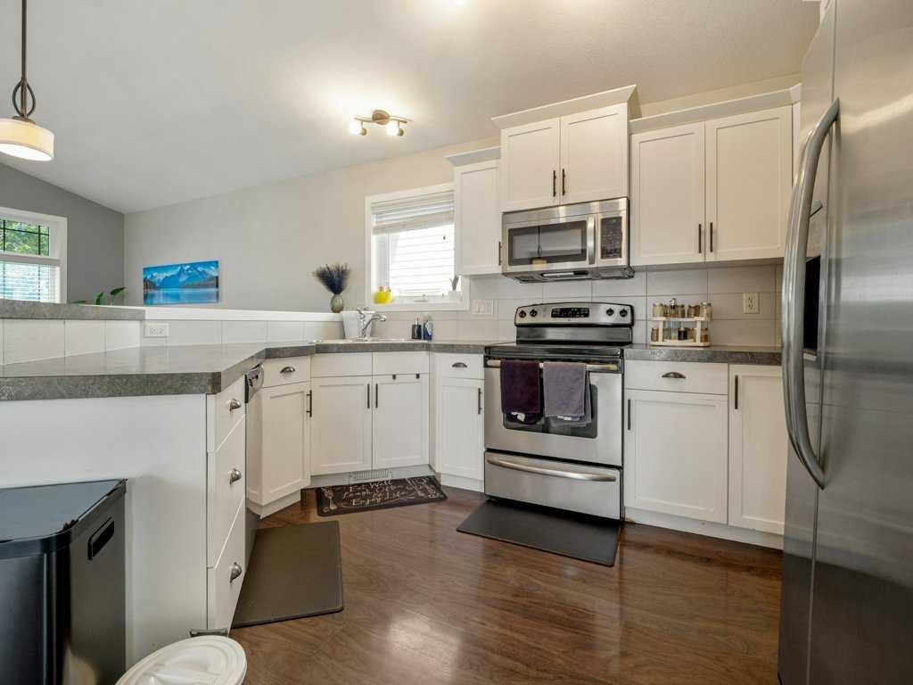 461 Lynx Terrace North, Lethbridge, AB - Indoor Photo Showing Kitchen With Double Sink