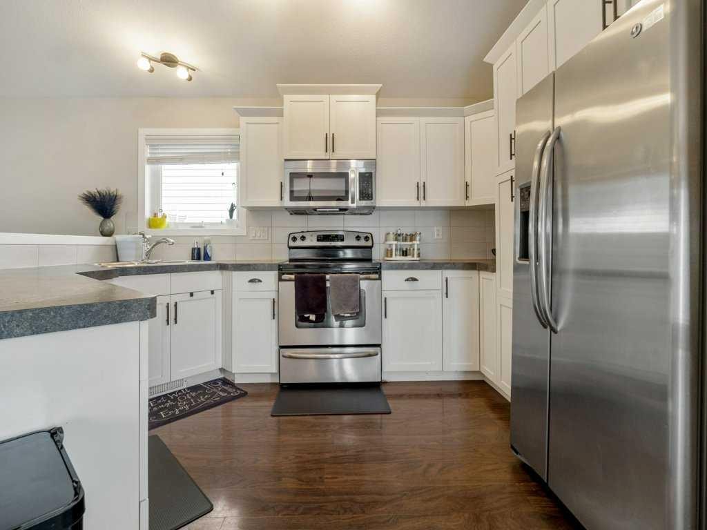 461 Lynx Terrace North, Lethbridge, AB - Indoor Photo Showing Kitchen With Upgraded Kitchen
