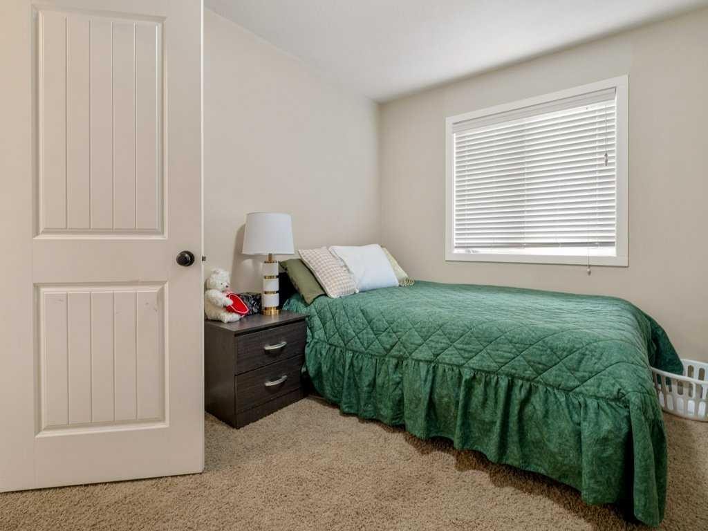 461 Lynx Terrace North, Lethbridge, AB - Indoor Photo Showing Bedroom
