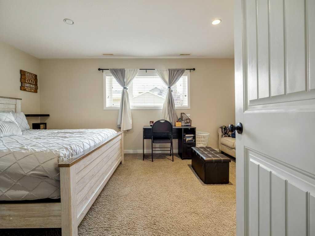 461 Lynx Terrace North, Lethbridge, AB - Indoor Photo Showing Bedroom