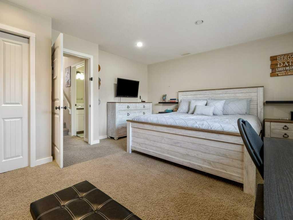 461 Lynx Terrace North, Lethbridge, AB - Indoor Photo Showing Bedroom