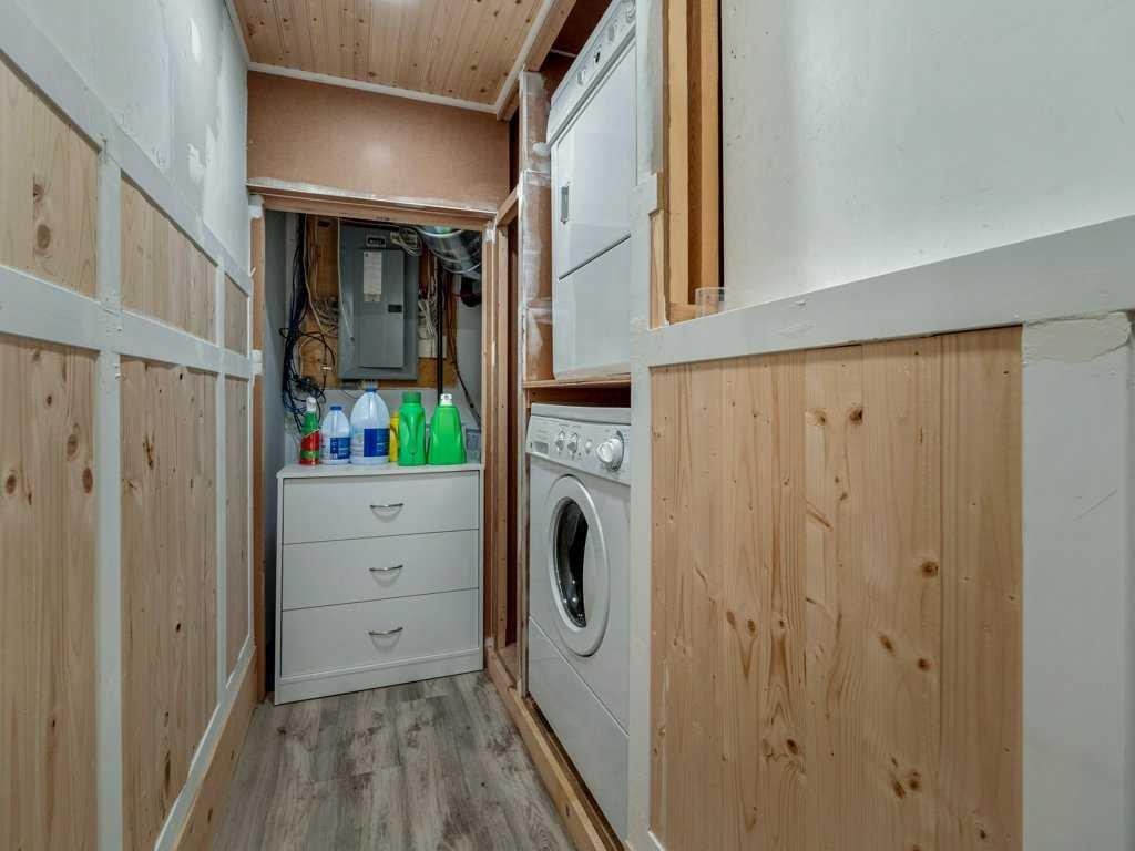 461 Lynx Terrace North, Lethbridge, AB - Indoor Photo Showing Laundry Room