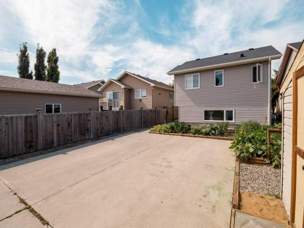 461 Lynx Terrace North, Lethbridge, AB - Outdoor With Exterior