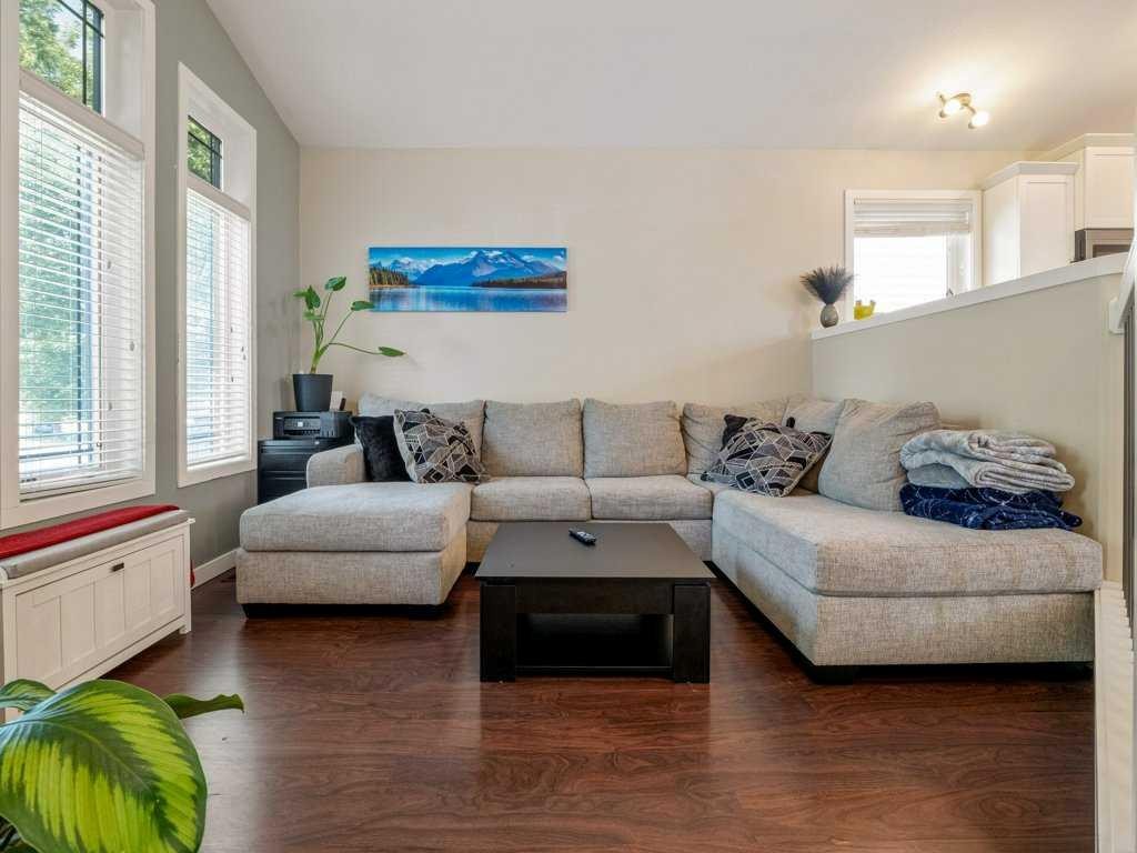 461 Lynx Terrace North, Lethbridge, AB - Indoor Photo Showing Living Room