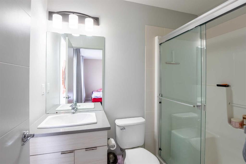 5-478 Highlands Boulevard West, Lethbridge, AB - Indoor Photo Showing Bathroom